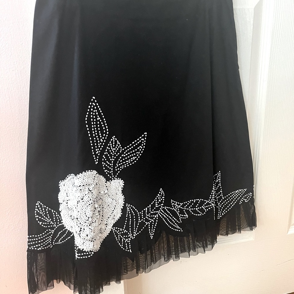 Below the knee, side zipper skirt (runs large)